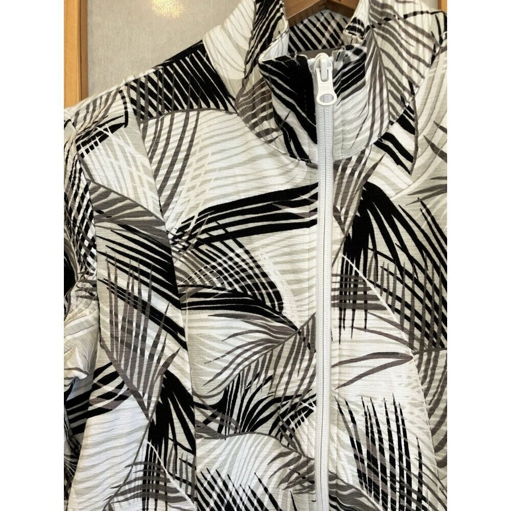 T By Talbots Mockneck Black, white, gray Palm Print Active Zip Jacket XS, UPF 50 - Picture 3 of 10